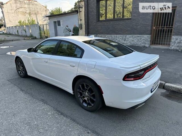 Белый Додж Чарджер, объемом двигателя 3.6 л и пробегом 95 тыс. км за 23000 $, фото 30 на Automoto.ua