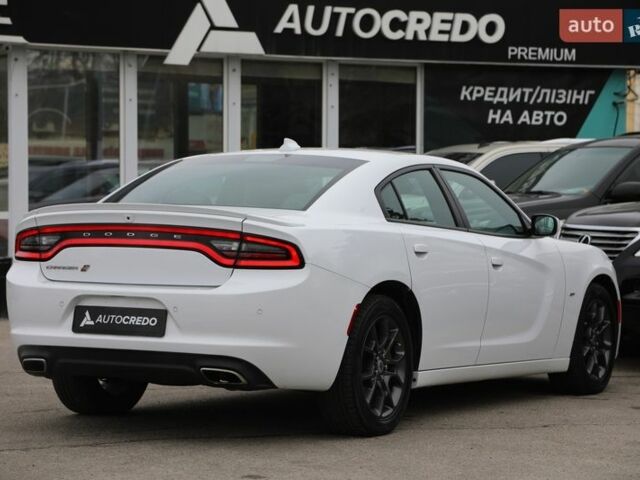 Белый Додж Чарджер, объемом двигателя 3.6 л и пробегом 100 тыс. км за 20500 $, фото 4 на Automoto.ua