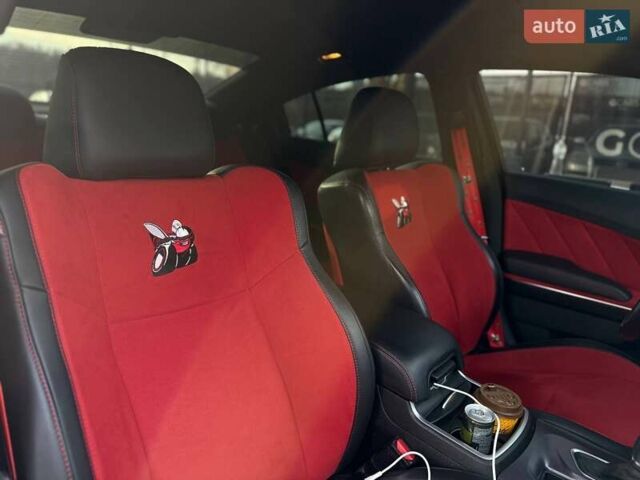 Белый Додж Чарджер, объемом двигателя 6.4 л и пробегом 83 тыс. км за 30900 $, фото 32 на Automoto.ua