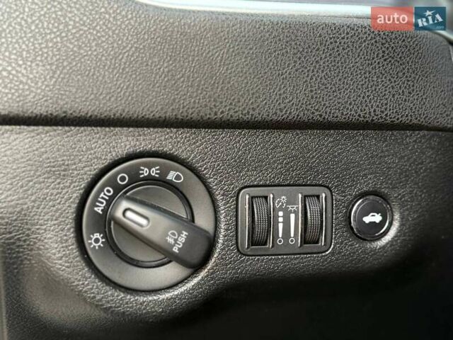 Белый Додж Чарджер, объемом двигателя 6.4 л и пробегом 83 тыс. км за 30900 $, фото 23 на Automoto.ua