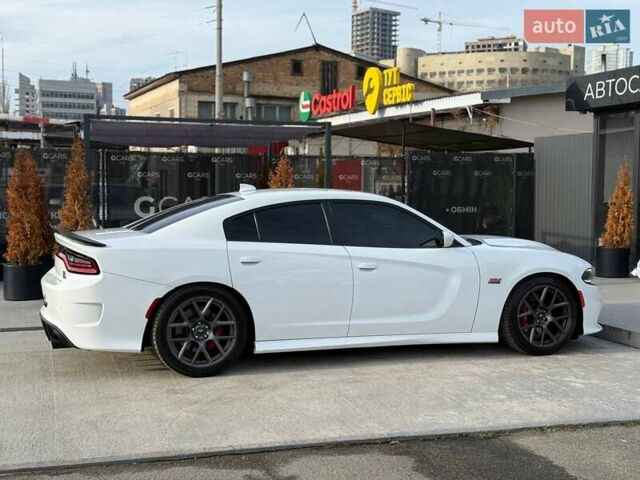Белый Додж Чарджер, объемом двигателя 6.4 л и пробегом 83 тыс. км за 30900 $, фото 7 на Automoto.ua