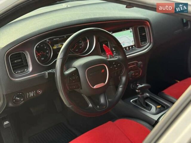 Белый Додж Чарджер, объемом двигателя 6.4 л и пробегом 83 тыс. км за 30900 $, фото 17 на Automoto.ua