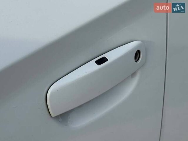 Белый Додж Чарджер, объемом двигателя 6.4 л и пробегом 83 тыс. км за 30900 $, фото 12 на Automoto.ua