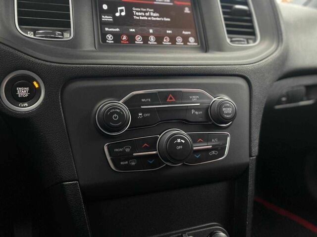 Белый Додж Чарджер, объемом двигателя 3.6 л и пробегом 29 тыс. км за 21490 $, фото 19 на Automoto.ua