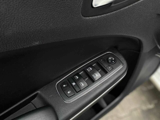 Белый Додж Чарджер, объемом двигателя 3.6 л и пробегом 29 тыс. км за 21490 $, фото 10 на Automoto.ua