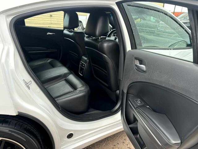 Белый Додж Чарджер, объемом двигателя 3.6 л и пробегом 35 тыс. км за 14000 $, фото 14 на Automoto.ua