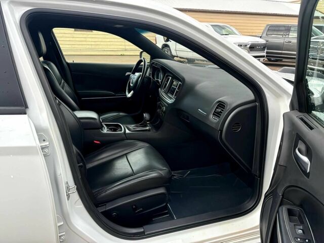 Белый Додж Чарджер, объемом двигателя 3.6 л и пробегом 35 тыс. км за 14000 $, фото 12 на Automoto.ua