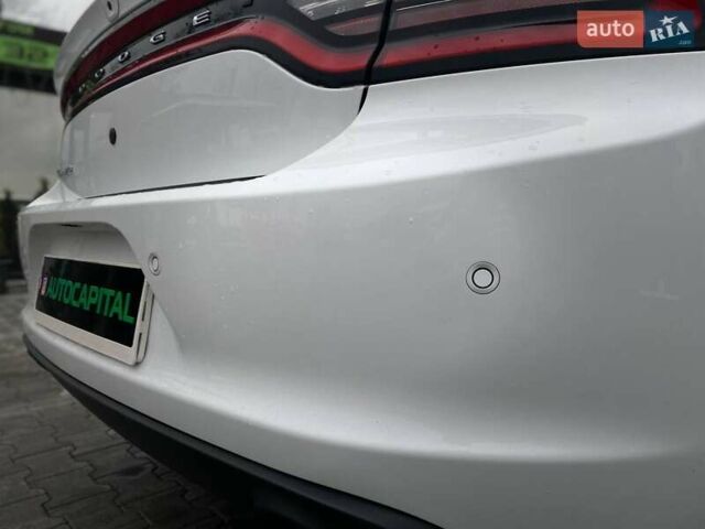 Белый Додж Чарджер, объемом двигателя 3.6 л и пробегом 29 тыс. км за 21490 $, фото 13 на Automoto.ua