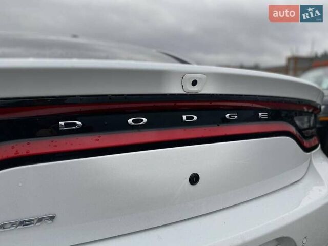 Белый Додж Чарджер, объемом двигателя 3.6 л и пробегом 29 тыс. км за 21490 $, фото 12 на Automoto.ua