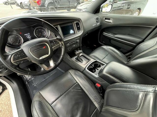 Белый Додж Чарджер, объемом двигателя 3.6 л и пробегом 35 тыс. км за 14000 $, фото 8 на Automoto.ua