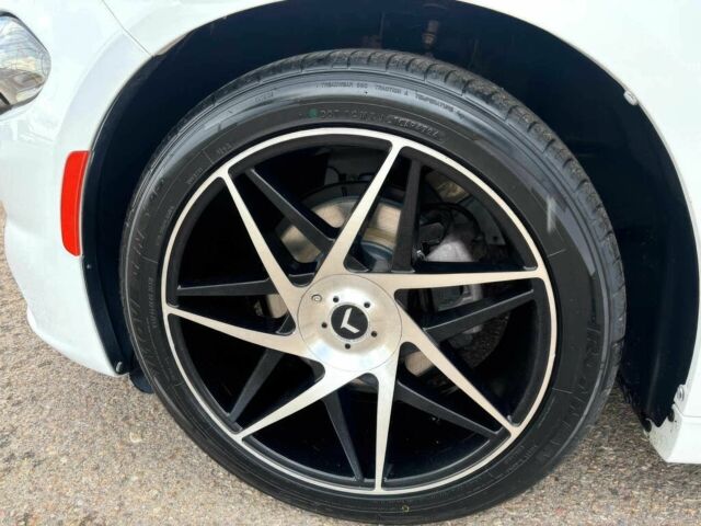 Белый Додж Чарджер, объемом двигателя 3.6 л и пробегом 42 тыс. км за 12000 $, фото 10 на Automoto.ua