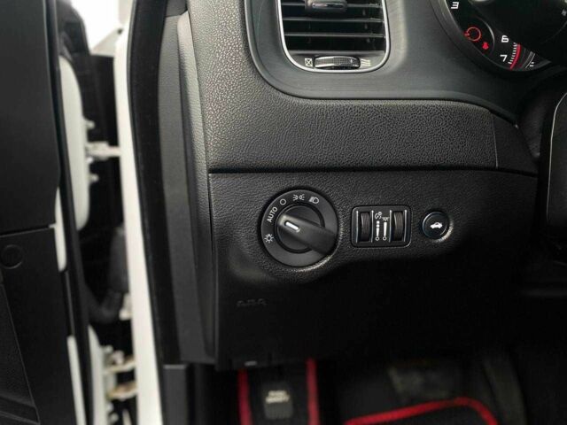 Белый Додж Чарджер, объемом двигателя 3.6 л и пробегом 29 тыс. км за 21490 $, фото 16 на Automoto.ua