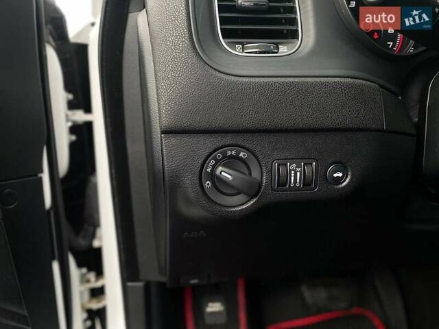 Белый Додж Чарджер, объемом двигателя 3.6 л и пробегом 29 тыс. км за 21490 $, фото 29 на Automoto.ua