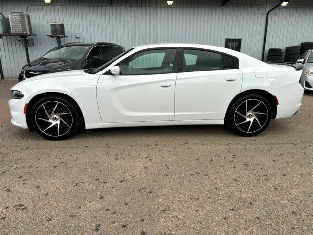 Белый Додж Чарджер, объемом двигателя 3.6 л и пробегом 35 тыс. км за 14000 $, фото 2 на Automoto.ua