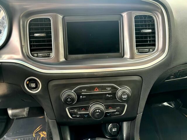 Белый Додж Чарджер, объемом двигателя 3.6 л и пробегом 35 тыс. км за 14000 $, фото 9 на Automoto.ua