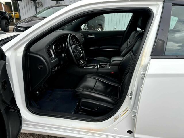 Белый Додж Чарджер, объемом двигателя 3.6 л и пробегом 35 тыс. км за 14000 $, фото 7 на Automoto.ua