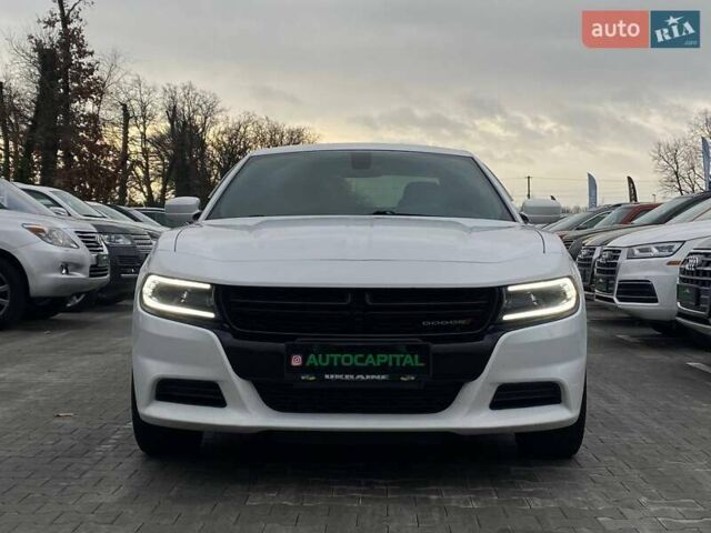 Белый Додж Чарджер, объемом двигателя 3.6 л и пробегом 29 тыс. км за 21490 $, фото 3 на Automoto.ua