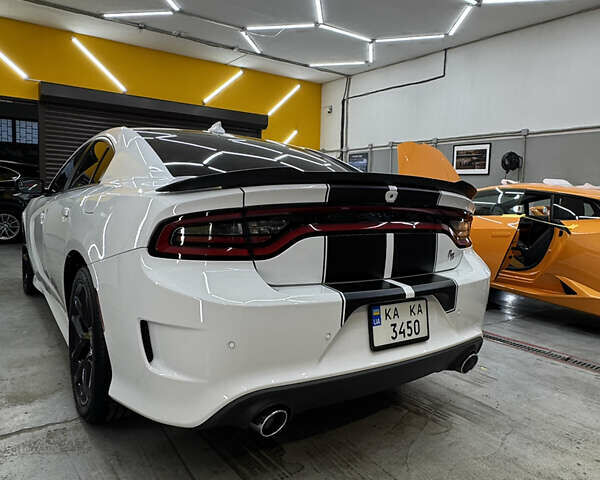 Белый Додж Чарджер, объемом двигателя 5.7 л и пробегом 80 тыс. км за 32500 $, фото 20 на Automoto.ua