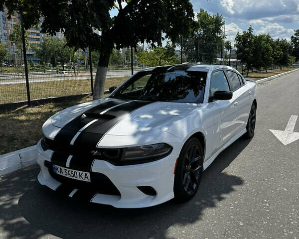 Белый Додж Чарджер, объемом двигателя 5.7 л и пробегом 80 тыс. км за 32500 $, фото 3 на Automoto.ua