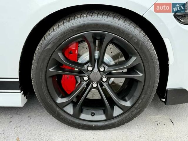 Белый Додж Чарджер, объемом двигателя 5.65 л и пробегом 71 тыс. км за 29900 $, фото 25 на Automoto.ua