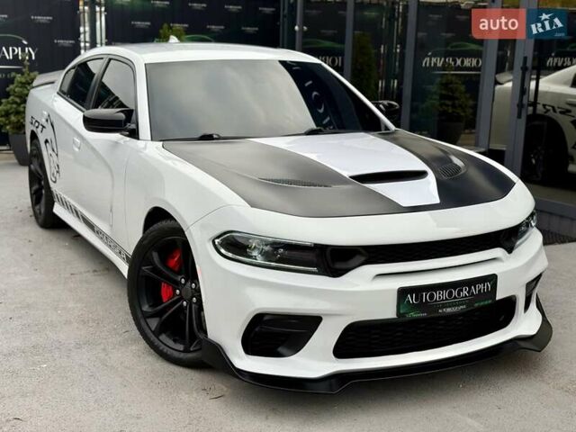 Белый Додж Чарджер, объемом двигателя 5.65 л и пробегом 71 тыс. км за 29900 $, фото 14 на Automoto.ua