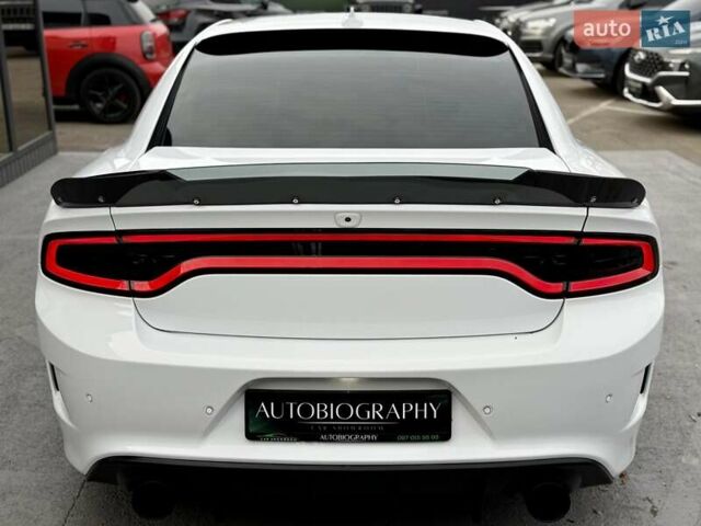 Белый Додж Чарджер, объемом двигателя 5.65 л и пробегом 71 тыс. км за 29900 $, фото 9 на Automoto.ua