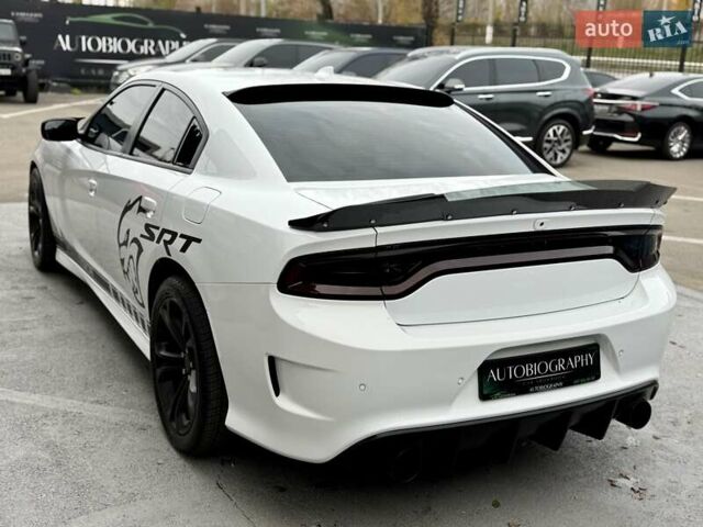 Белый Додж Чарджер, объемом двигателя 5.65 л и пробегом 71 тыс. км за 29900 $, фото 10 на Automoto.ua