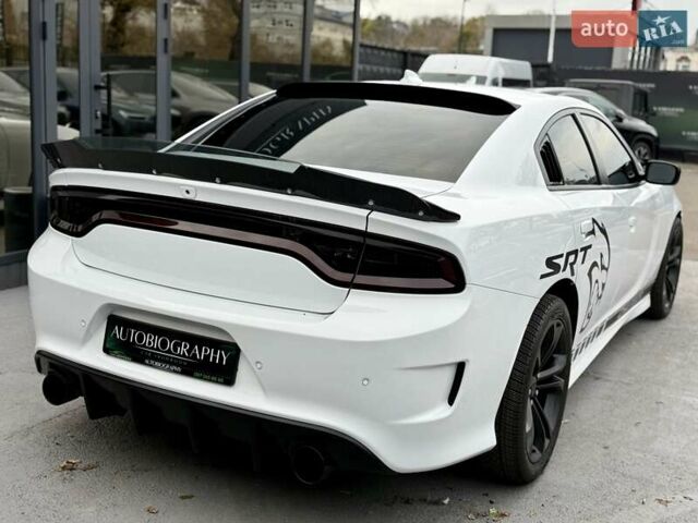 Белый Додж Чарджер, объемом двигателя 5.65 л и пробегом 71 тыс. км за 29900 $, фото 8 на Automoto.ua