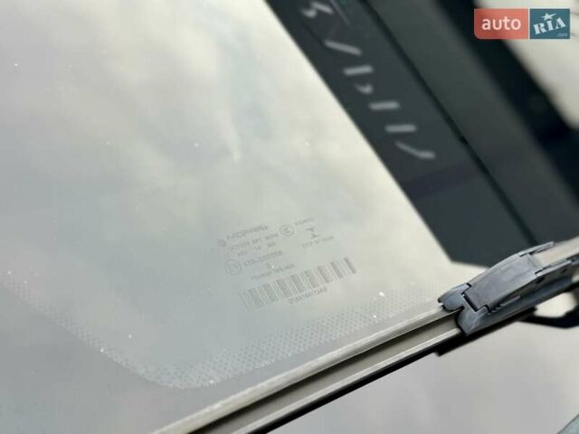 Белый Додж Чарджер, объемом двигателя 5.65 л и пробегом 71 тыс. км за 29900 $, фото 27 на Automoto.ua