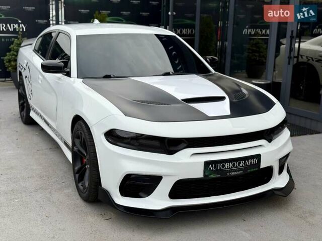 Белый Додж Чарджер, объемом двигателя 5.65 л и пробегом 71 тыс. км за 29900 $, фото 2 на Automoto.ua