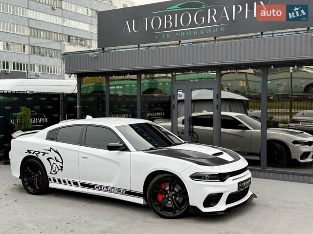 Белый Додж Чарджер, объемом двигателя 5.65 л и пробегом 71 тыс. км за 29900 $, фото 17 на Automoto.ua