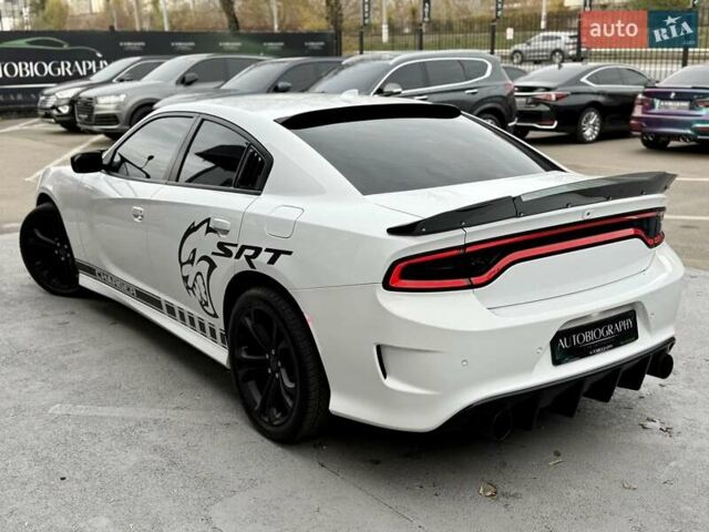 Белый Додж Чарджер, объемом двигателя 5.65 л и пробегом 71 тыс. км за 29900 $, фото 21 на Automoto.ua
