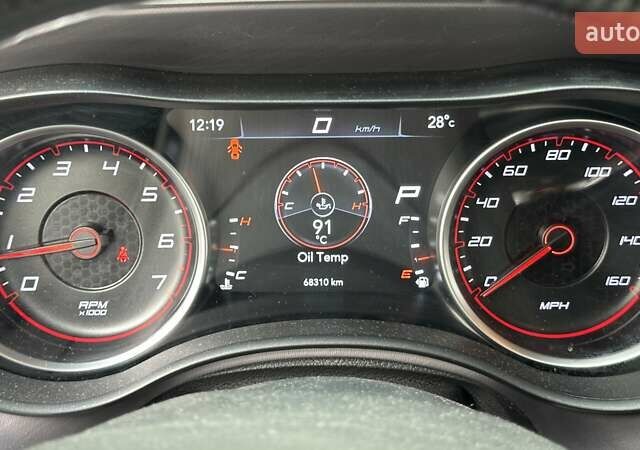 Белый Додж Чарджер, объемом двигателя 5.65 л и пробегом 68 тыс. км за 28490 $, фото 14 на Automoto.ua