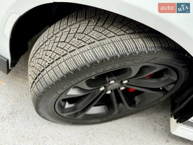 Белый Додж Чарджер, объемом двигателя 5.65 л и пробегом 71 тыс. км за 29900 $, фото 26 на Automoto.ua