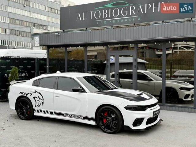 Белый Додж Чарджер, объемом двигателя 5.65 л и пробегом 71 тыс. км за 29900 $, фото 5 на Automoto.ua