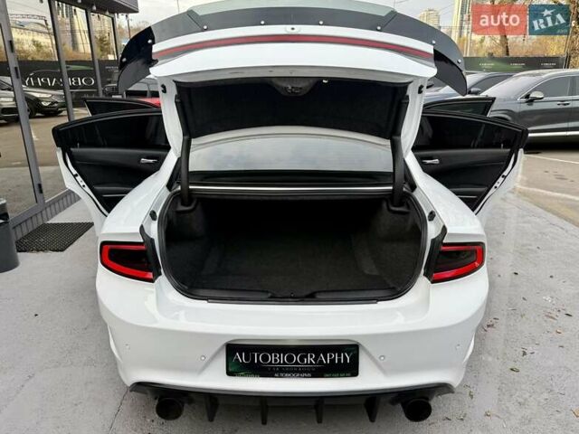 Белый Додж Чарджер, объемом двигателя 5.65 л и пробегом 71 тыс. км за 29900 $, фото 48 на Automoto.ua