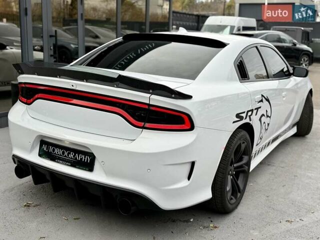 Белый Додж Чарджер, объемом двигателя 5.65 л и пробегом 71 тыс. км за 29900 $, фото 19 на Automoto.ua