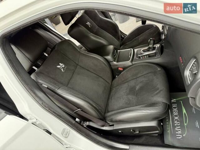 Белый Додж Чарджер, объемом двигателя 5.65 л и пробегом 71 тыс. км за 29900 $, фото 45 на Automoto.ua