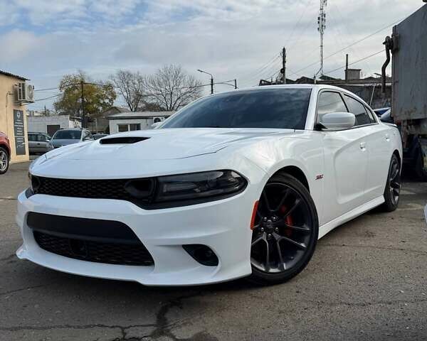 Белый Додж Чарджер, объемом двигателя 6.4 л и пробегом 61 тыс. км за 42000 $, фото 3 на Automoto.ua