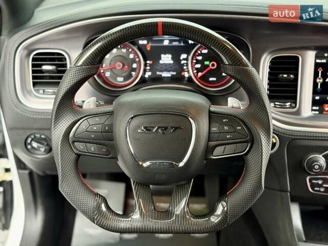 Белый Додж Чарджер, объемом двигателя 5.65 л и пробегом 71 тыс. км за 29900 $, фото 36 на Automoto.ua