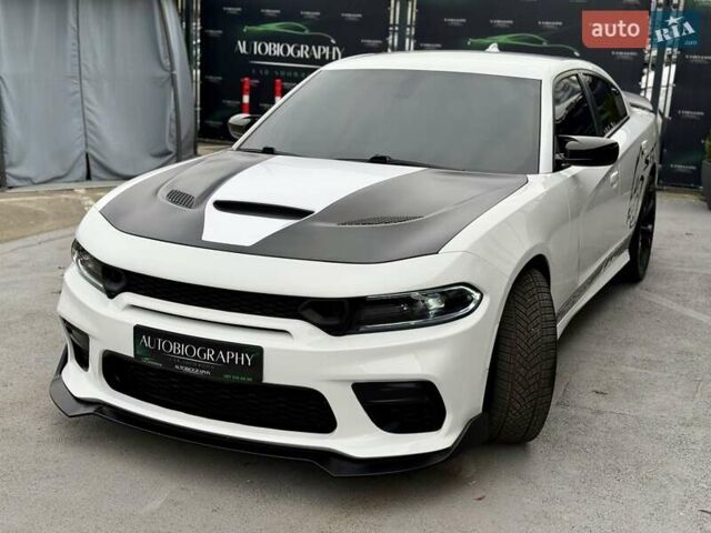 Белый Додж Чарджер, объемом двигателя 5.65 л и пробегом 71 тыс. км за 29900 $, фото 23 на Automoto.ua