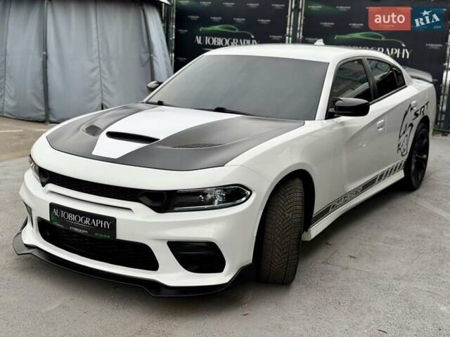 Белый Додж Чарджер, объемом двигателя 5.65 л и пробегом 71 тыс. км за 29900 $, фото 22 на Automoto.ua