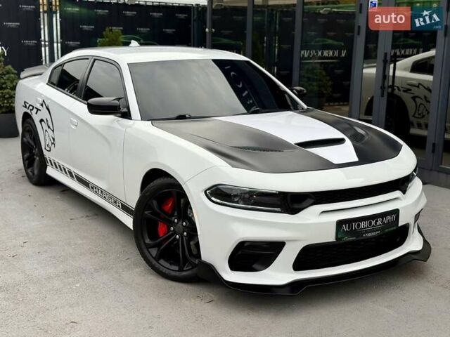 Белый Додж Чарджер, объемом двигателя 5.65 л и пробегом 71 тыс. км за 29900 $, фото 15 на Automoto.ua