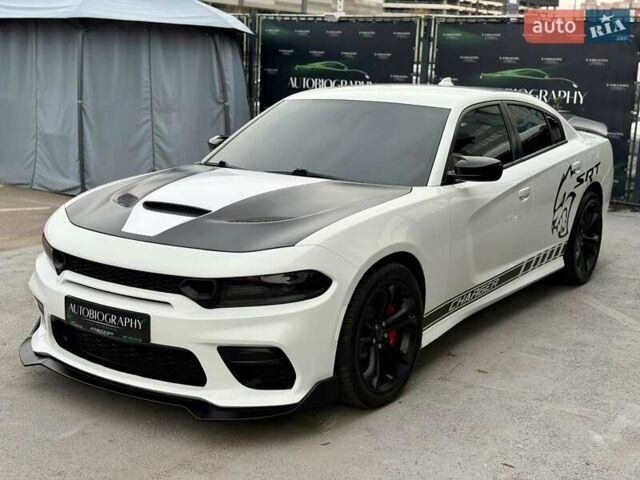 Белый Додж Чарджер, объемом двигателя 5.65 л и пробегом 71 тыс. км за 29900 $, фото 12 на Automoto.ua