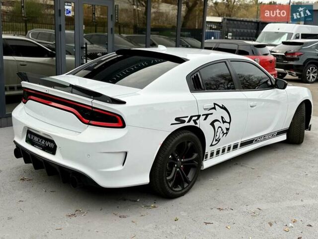 Белый Додж Чарджер, объемом двигателя 5.65 л и пробегом 71 тыс. км за 29900 $, фото 18 на Automoto.ua