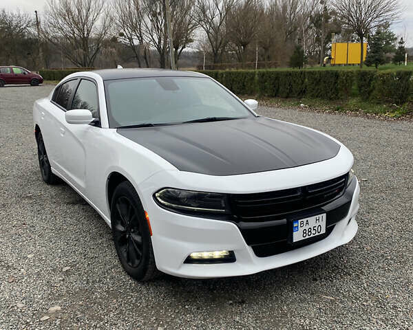 Білий Додж Charger, об'ємом двигуна 3.6 л та пробігом 37 тис. км за 23800 $, фото 2 на Automoto.ua