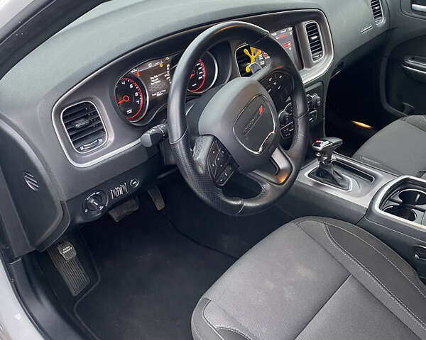 Білий Додж Charger, об'ємом двигуна 3.6 л та пробігом 37 тис. км за 23800 $, фото 21 на Automoto.ua