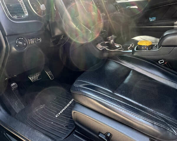 Черный Додж Чарджер, объемом двигателя 3.6 л и пробегом 180 тыс. км за 17000 $, фото 8 на Automoto.ua