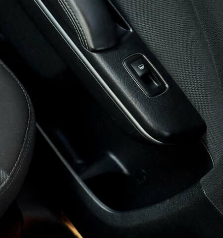 Черный Додж Чарджер, объемом двигателя 3.6 л и пробегом 208 тыс. км за 18300 $, фото 22 на Automoto.ua