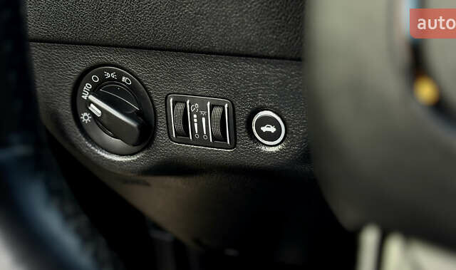 Черный Додж Чарджер, объемом двигателя 3.6 л и пробегом 208 тыс. км за 18300 $, фото 17 на Automoto.ua